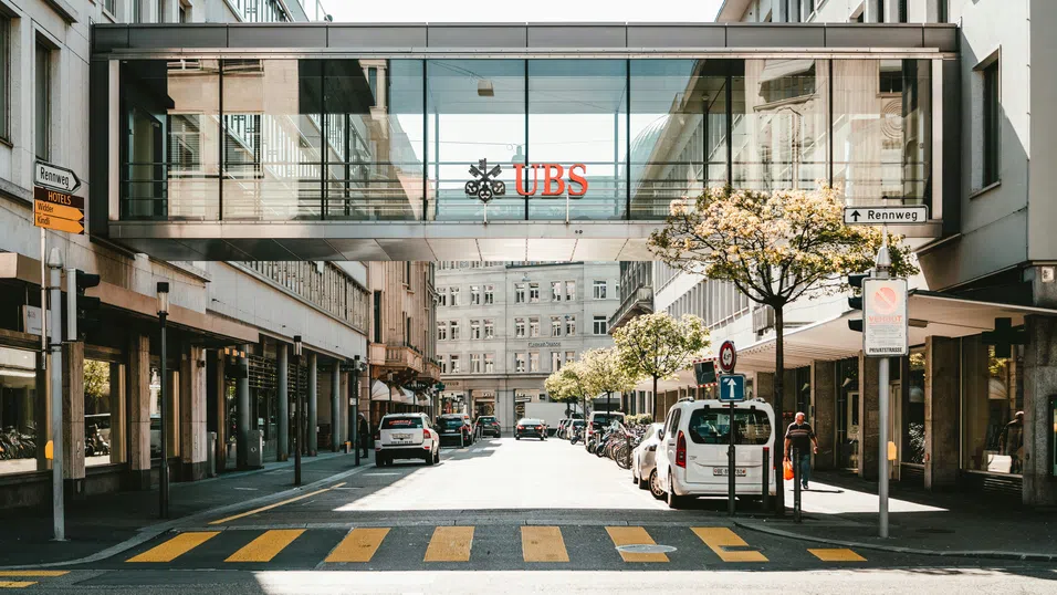 UBS започва обратно изкупуване на акции на стойност до 2 млрд. долара