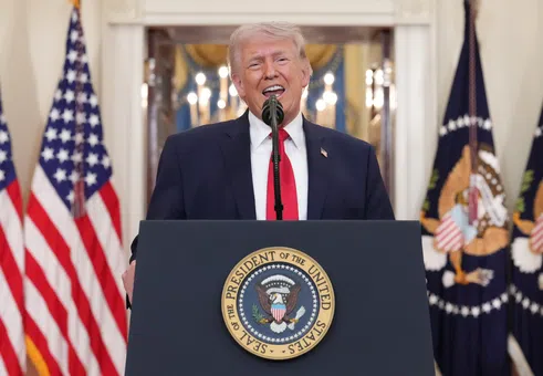 „Ще ги ударим изключително силно“: Тръмп охлади очакванията за скорошен край на войната с Иран