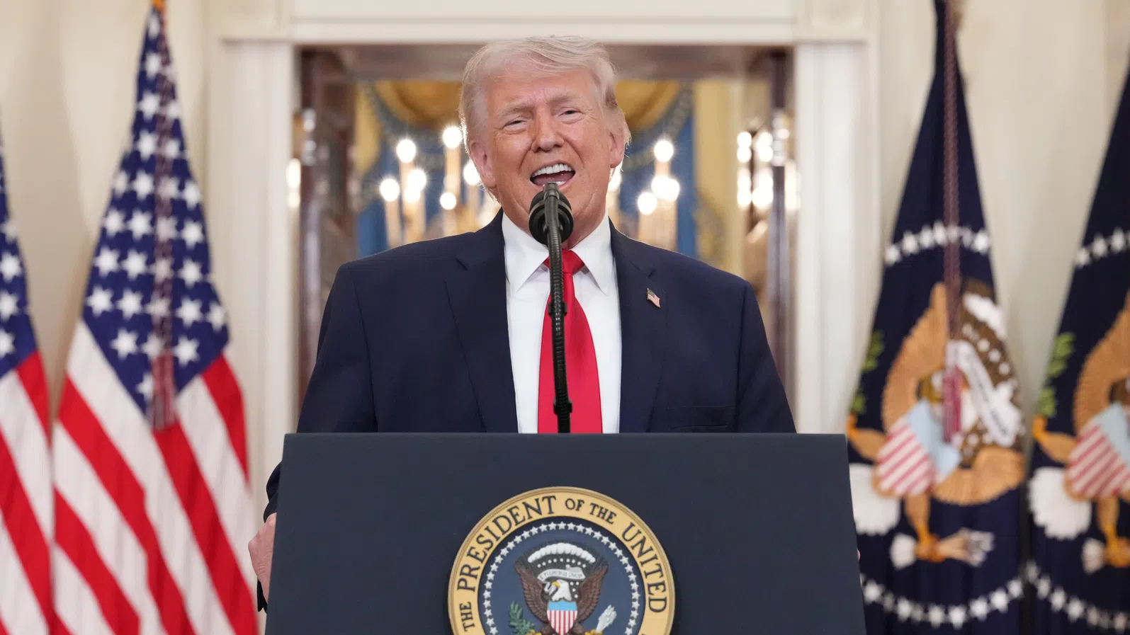 „Ще ги ударим изключително силно“: Тръмп охлади очакванията за скоршен край на войната с Иран