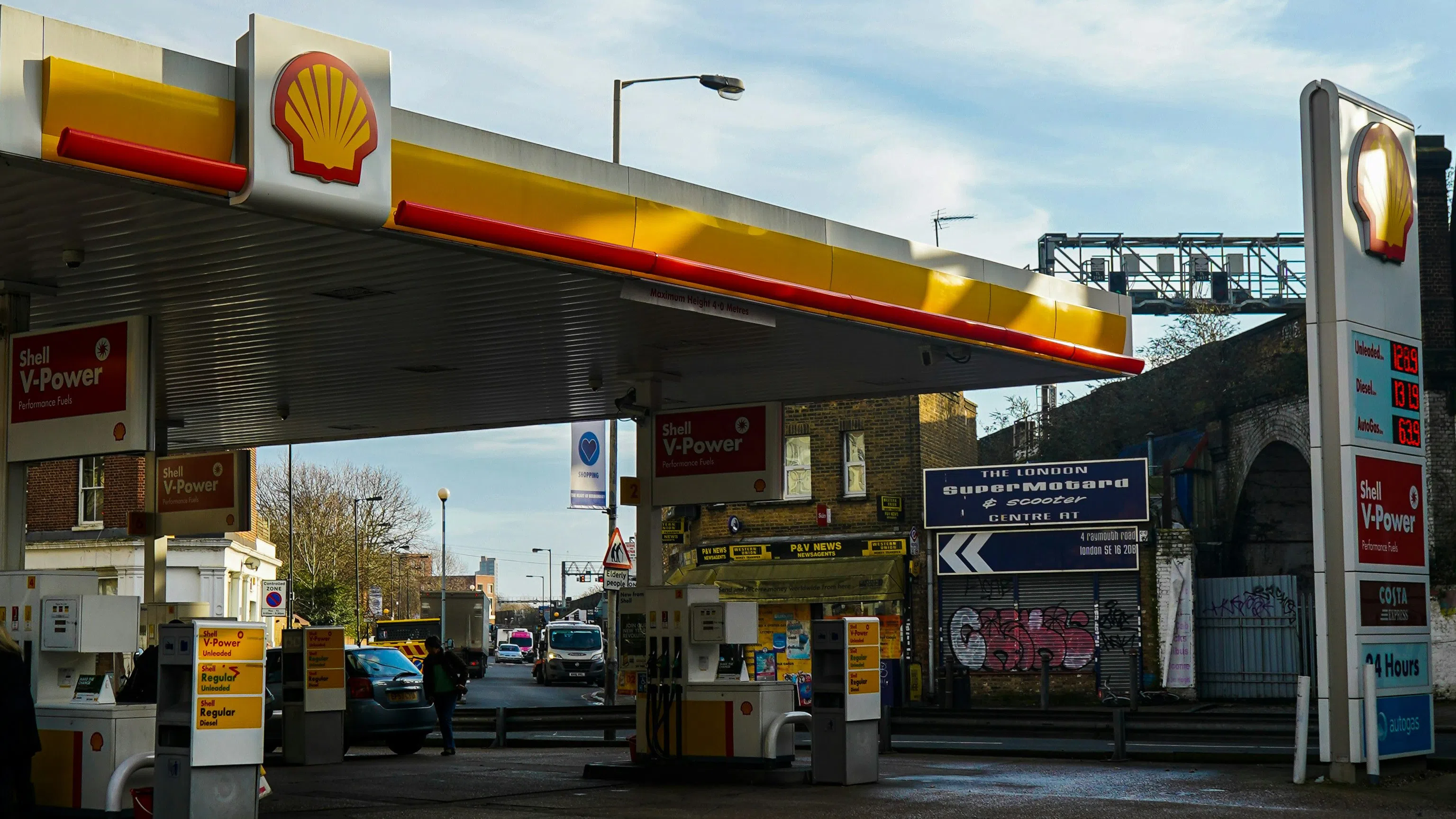Shell надмина прогнозите за печалба и започва обратно изкупуване на акции