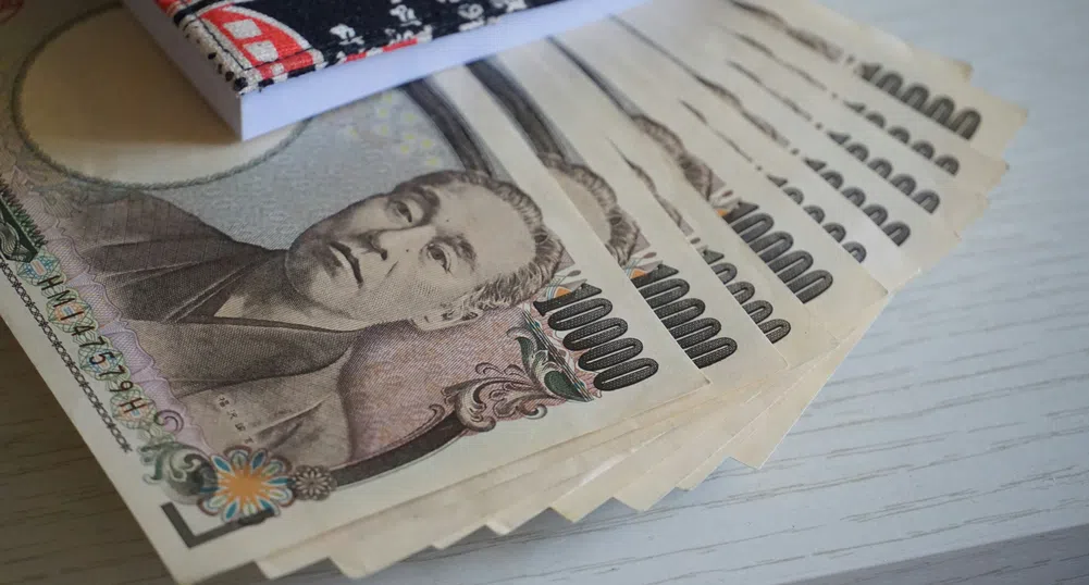 Йената поскъпна заради подозрения за интервенция на японските власти