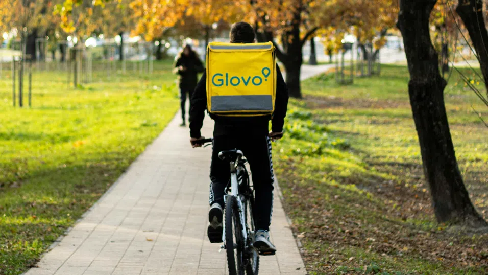 ЕС удря Delivery Hero и Glovo с €329 млн. глоба за картелни практики, Apple обжалва правилата на цифровия пазар