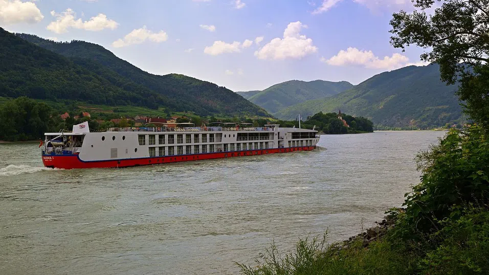 „Бавен лукс“: Възходът на отпускащите речни круизи в Европа