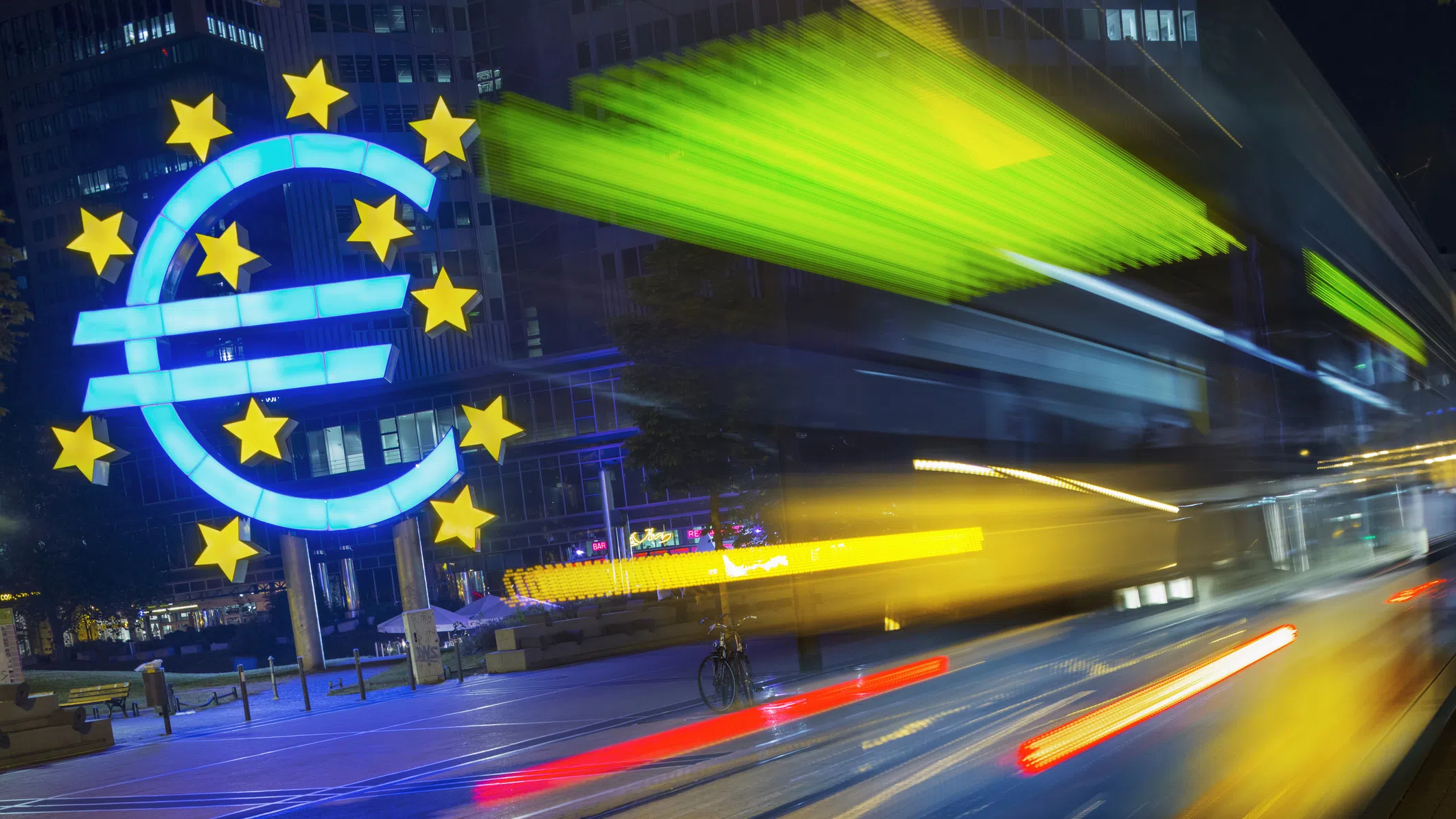 Общата инфлацията в еврозоната се понижава до 2,5%, базисната нахвърля прогнозите