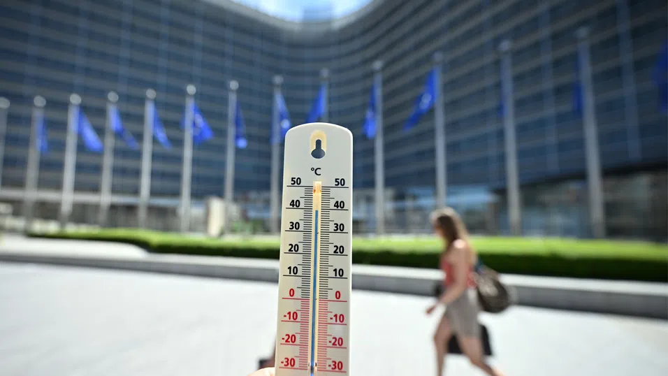 Брюксел се бави с климатичните цели, а Европа изгаря от жега