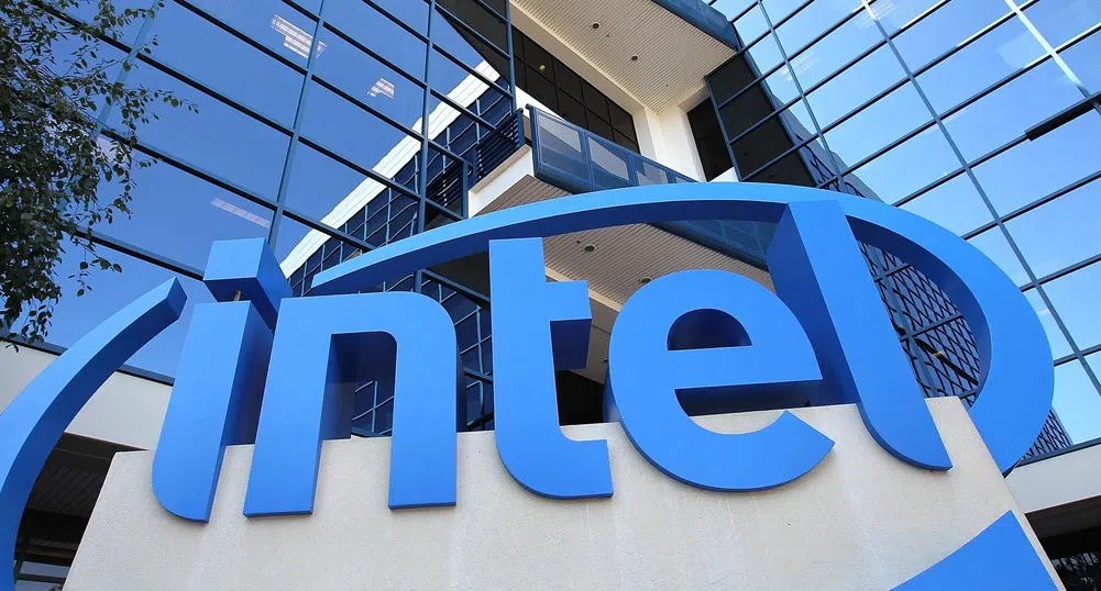 Intel ще излиза от кризата със сеизмична промяна в производството на чипове