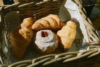 Пътуванията, вдъхновени от едно хлебче или кроасан, се превръщат в икономически феномен с осезаемо влияние върху потреблението на поколението Z