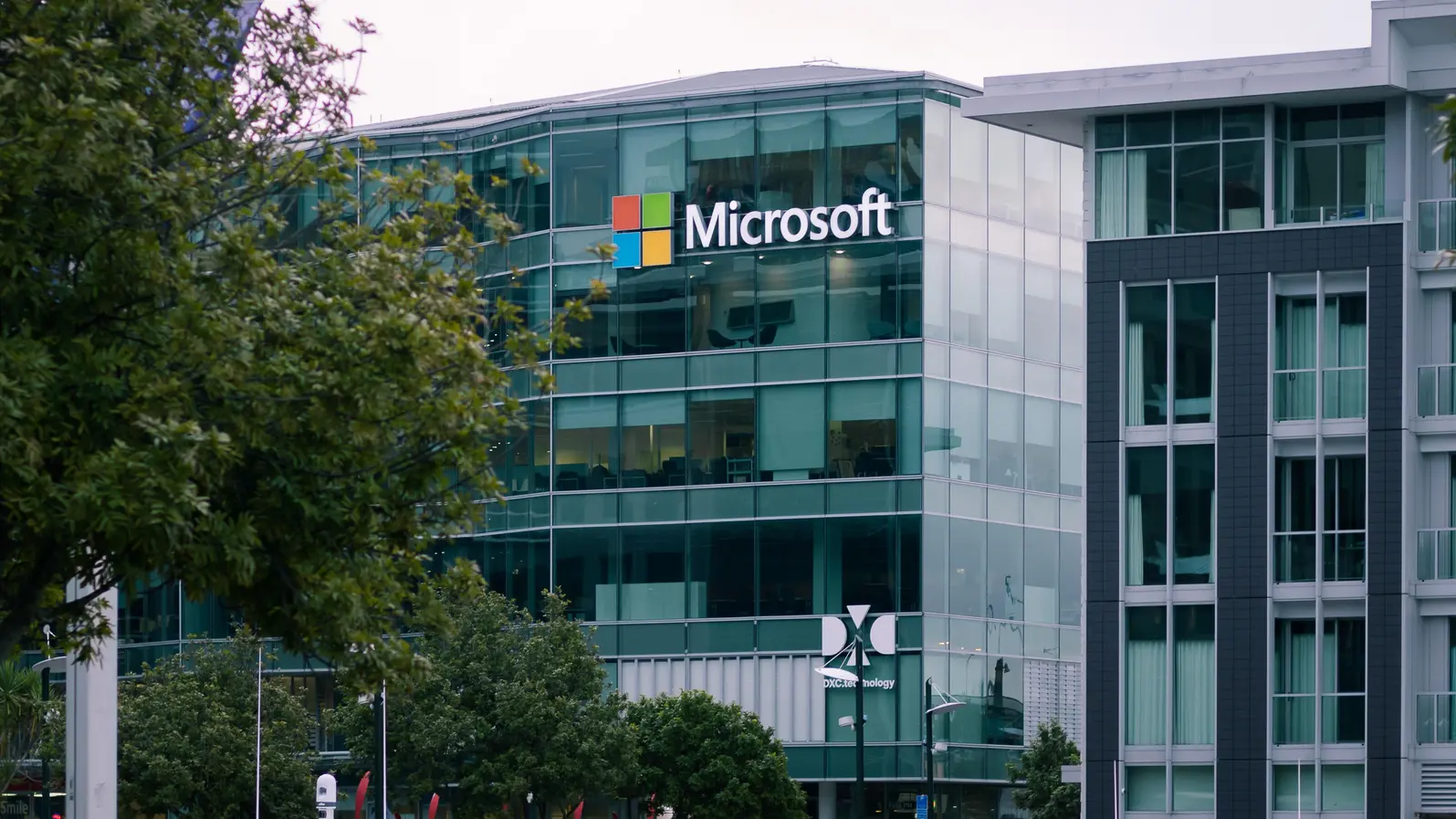 С $2,5 милиарда и 6 000 служители Microsoft ще навигира бизнеса във внедряването на AI