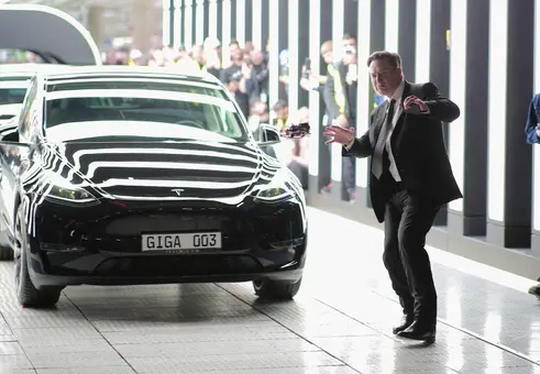 WSJ: Tesla обмисля продажба на бизнеса си в Китай преди евентуално сливане със SpaceX
