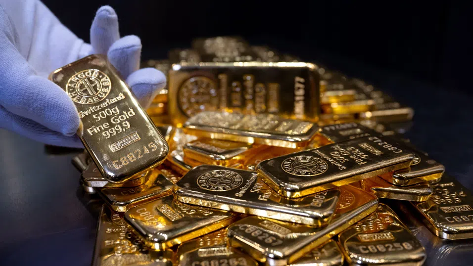 Над $3500 за тройунция: Златото продължава да привлича предпазливи инвеститори