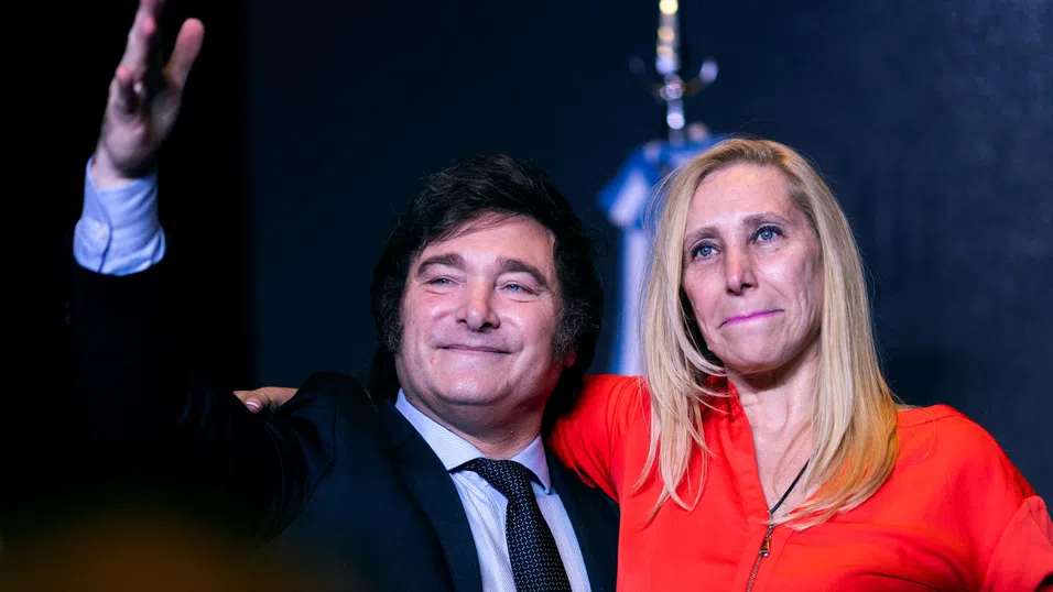 „Тя е шефът“: Как Карина Милей превърна брат си в бизнес и държава