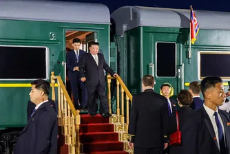 Ракетите на Ким Чен-ун летят. Той – не. Защо севернокорейският лидер избра по-бавния път към Пекин