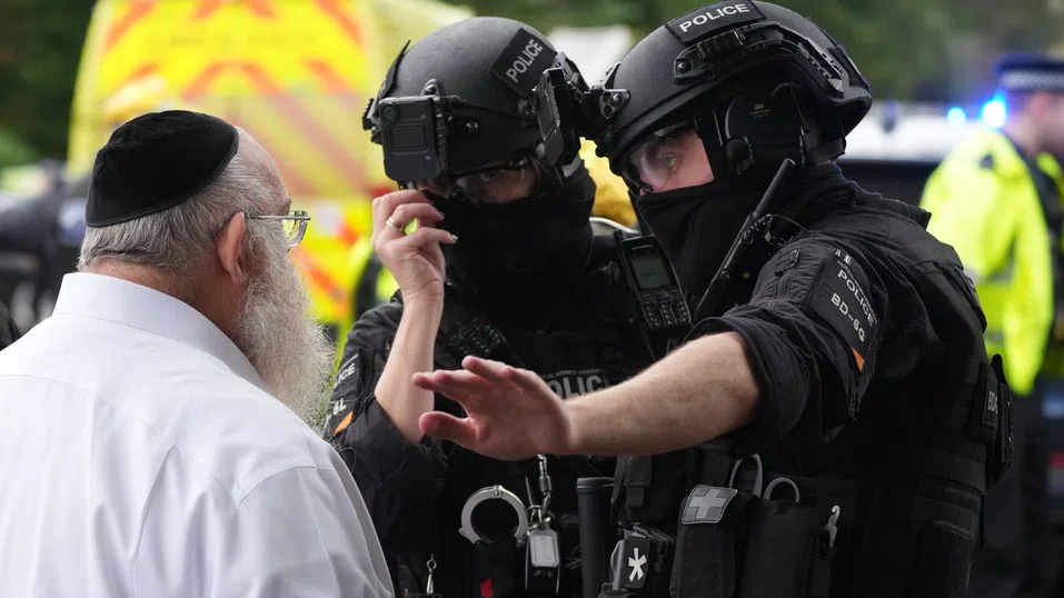 Евреите в Манчестър живеят в страх след „неизбежното“ нападение в сърцето на общността