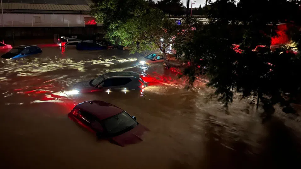 Броят на загиналите в Испания продължава да нараства след ужасяващите наводнения