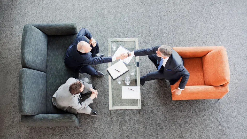 LinkedIn внедрява все повече AI функции, но в полза ли е това на търсещите работа?