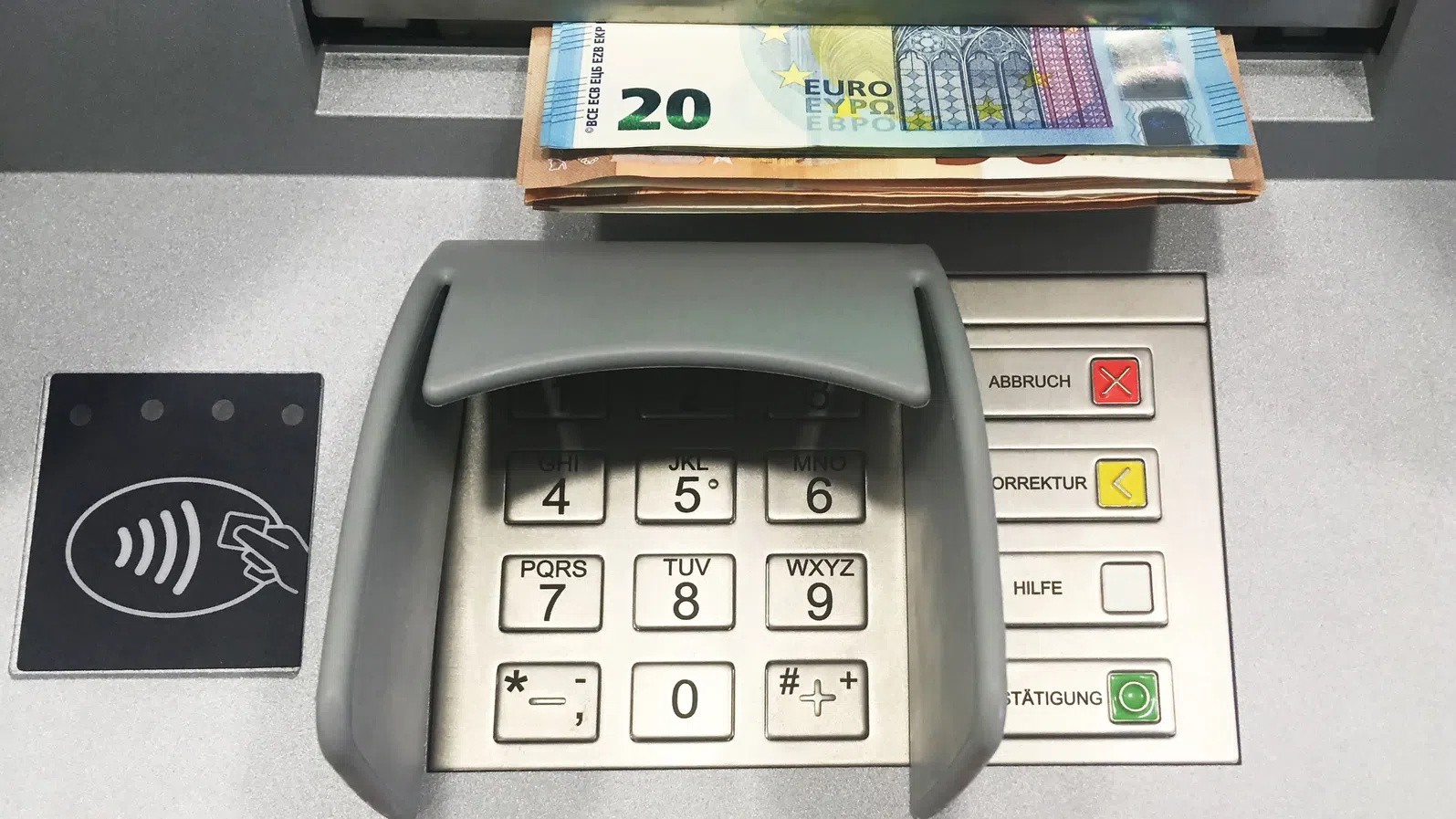 Българите посрещнаха първите 48 часа от членството на страната в