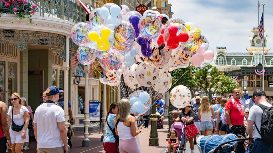 Disney спасява парковете си с маркетинг след рязък отлив на чуждестранни посетители