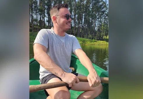 Внукът на Фидел Кастро демонстрира охолство, докато Куба е в криза