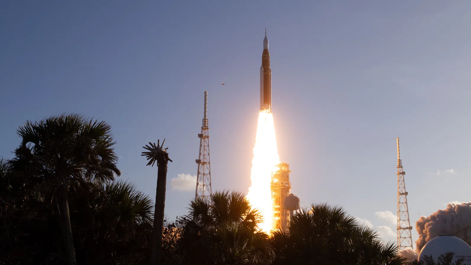 Животът на 400 000 километра от дома: Първите дни на Artemis II в космоса