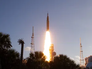 Животът на 400 000 километра от дома: Първите дни на Artemis II в космоса