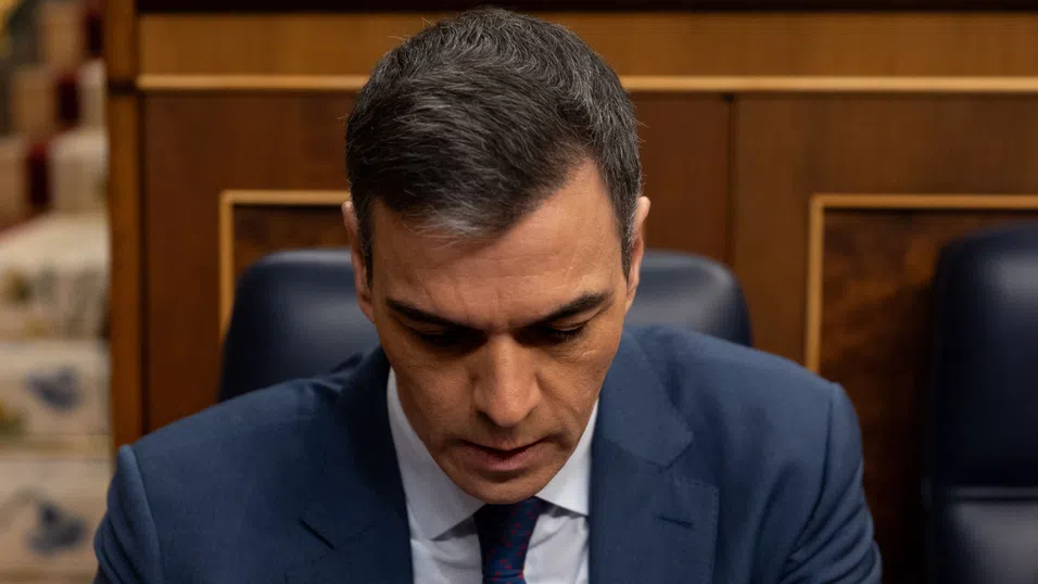 „Басейн на корупцията“: Скандал с подкупи разтресе Испания, извинението на Санчес не стига