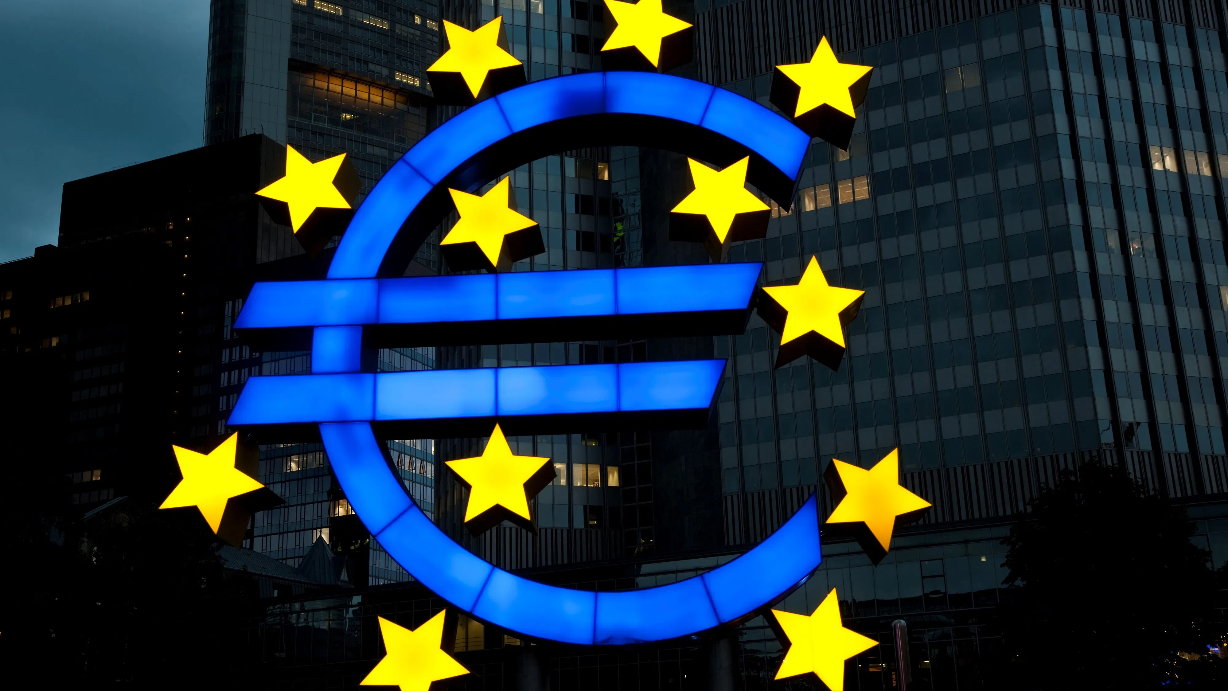 Инфлацията в еврозоната пада под 2% за първи път от септември