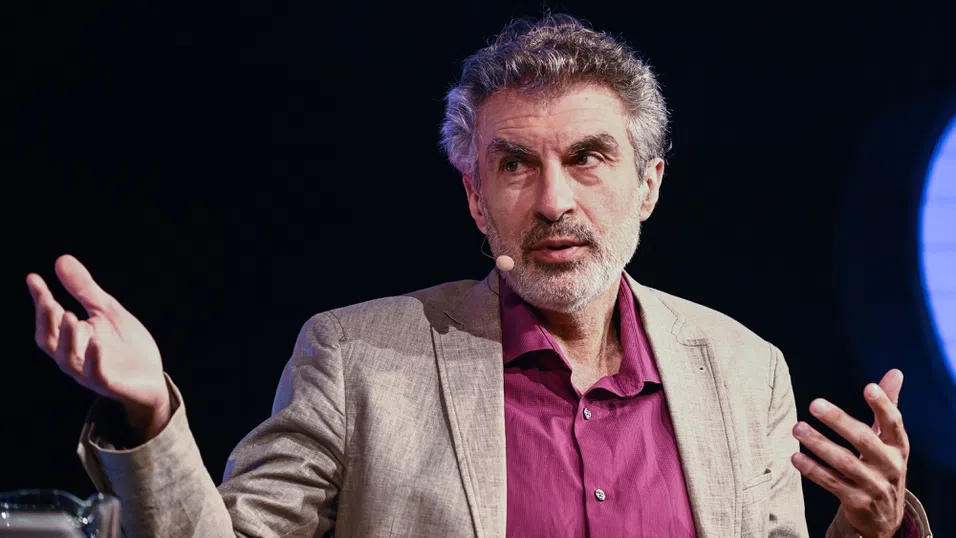 Моралният код на бъдещето: Защо „кръстникът“ на AI вярва, че ни е нужен по-честен изкуствен интелект