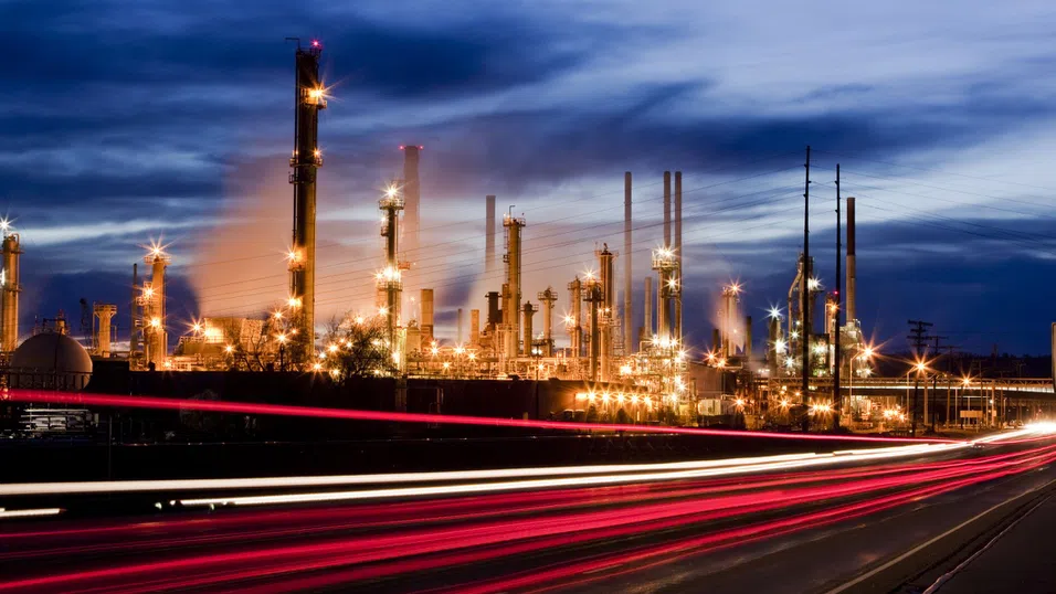 Защо цените на петрола не скачат с много въпреки ситуацията в Близкия изток