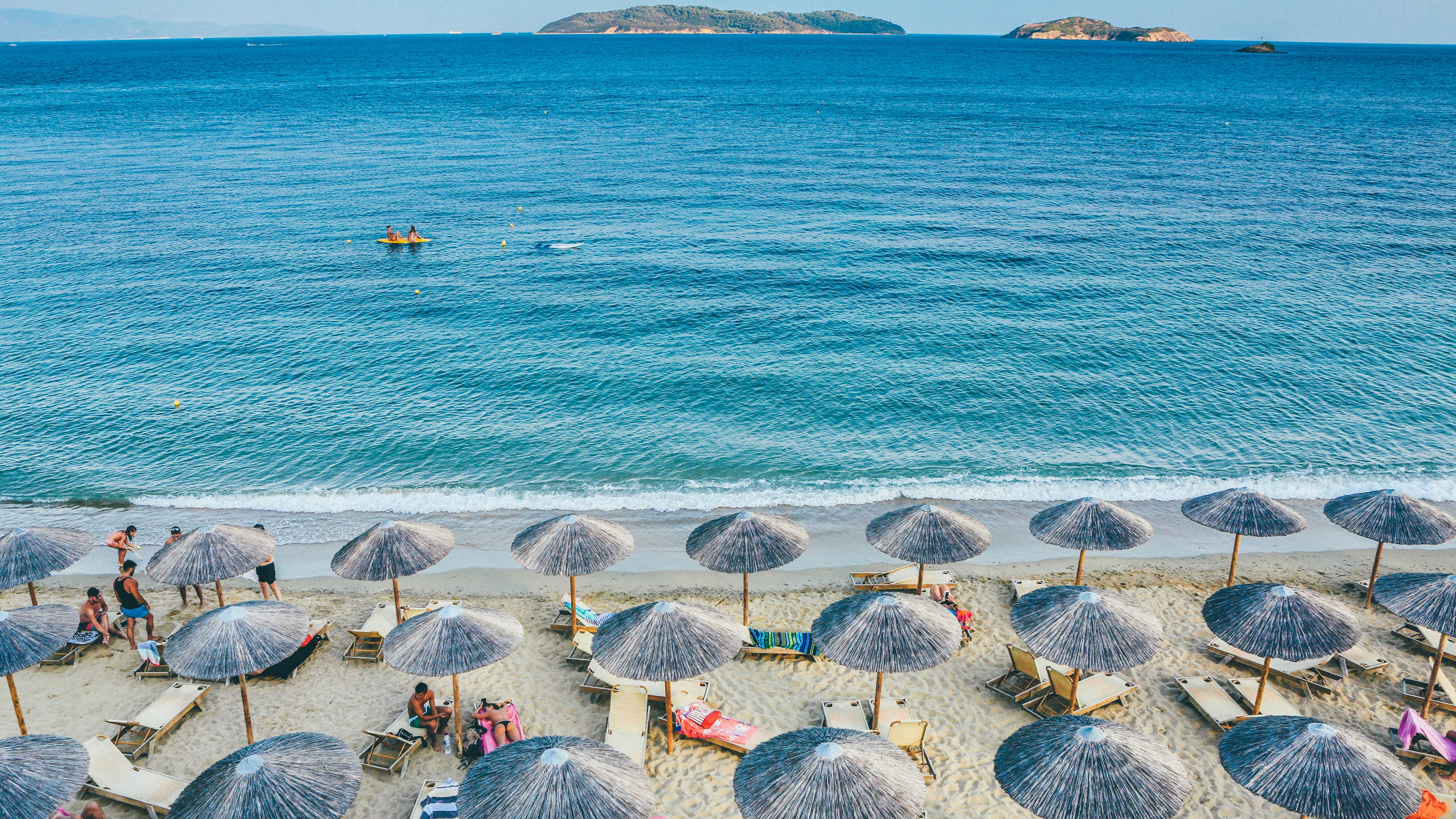 Един ден плаж повече: Обиколките на гръцките острови стават по-бързи и по-евтини
