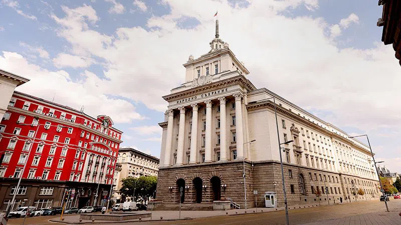 Единодушно с 227 гласа за Народното събрание прие оставката на