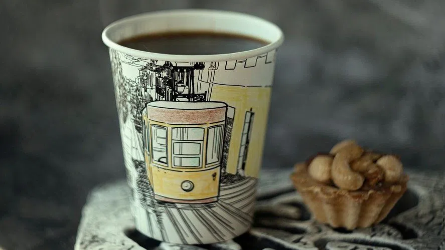 Депозирай, вземи, изпий, върни: Лисабон въвежда първата в Европа схема за рециклиране на чаши