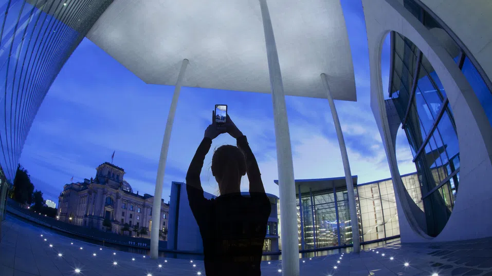 Война, инфлация, климатични заплахи: Може ли Gen Z да поправи „счупените системи“