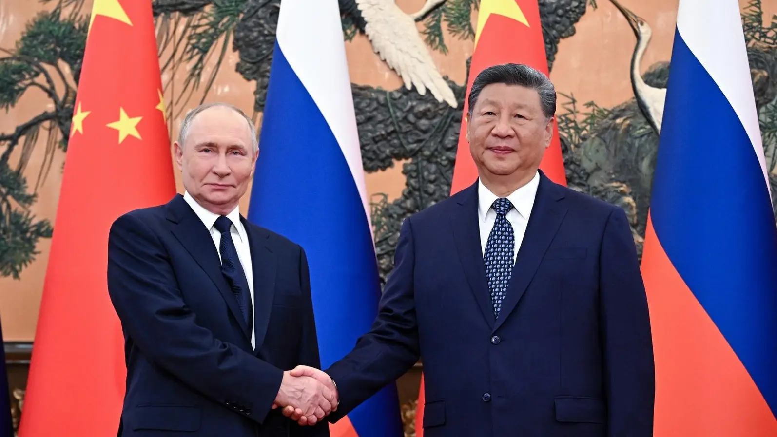 Путин в Пекин след Тръмп, докато Китай балансира между Вашингтон и Москва