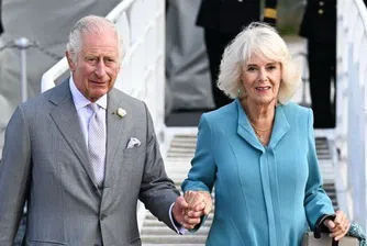 Токчето на Камила и уискито за „лека нощ“ на Чарлз: Нова книга разкрива кралски тайни на Острова