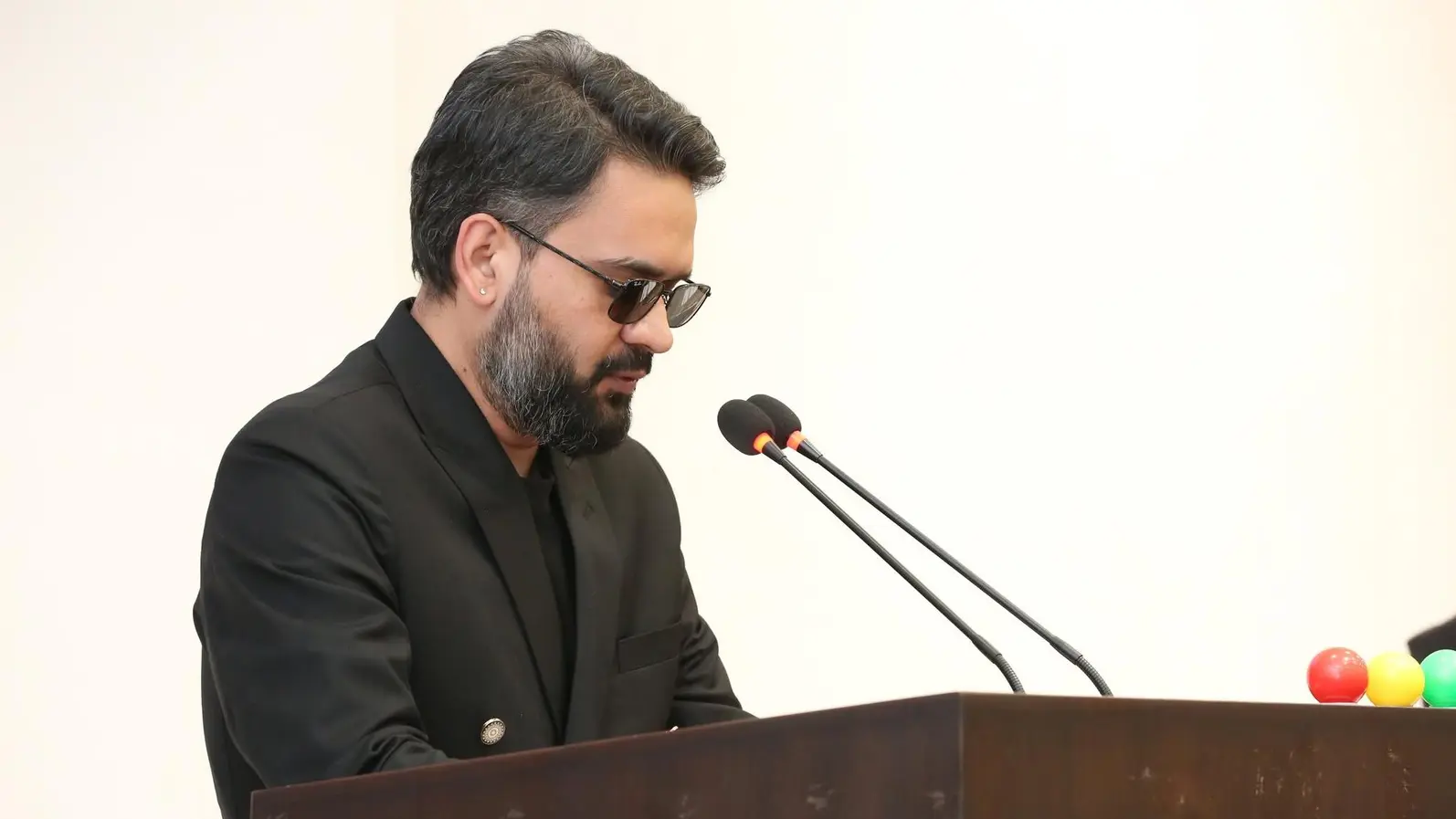 От рапър до премиер: Бедствието в Хималаите е най-тежкият тест за Балендра Шах