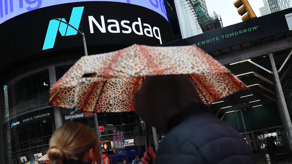По-мрачен петък за Nasdaq след спад в акциите на Palantir