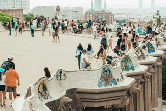 Бунтът на местните не ги плаши: Испания счупи рекордите за летни туристи