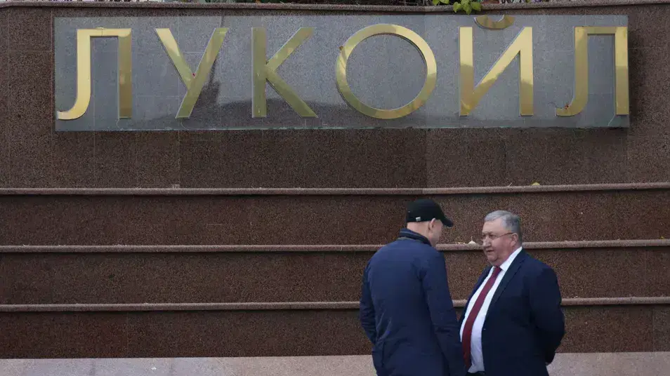 Бургаската рафинерия на „Лукойл“ се оказва част от многомилиардна сделка между Вашингтон и Москва
