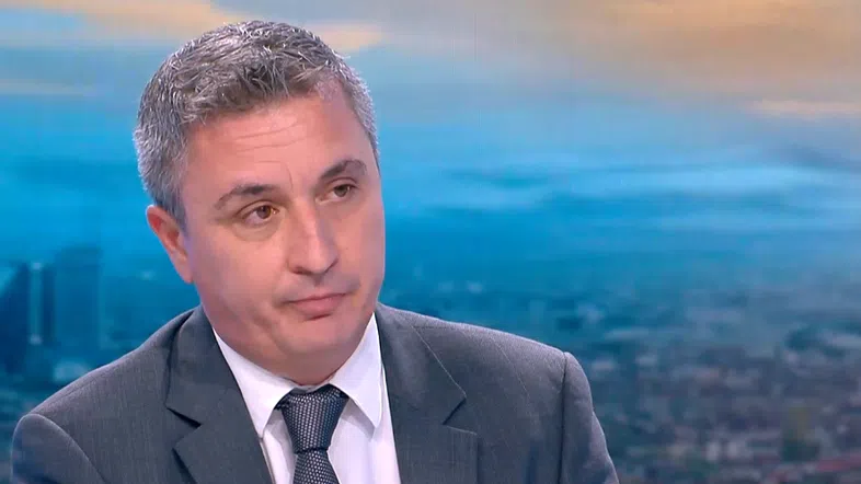 Александър Николов: Забраната за износ от „Лукойл“ ще струва на бюджета 100 млн. лв. месечно