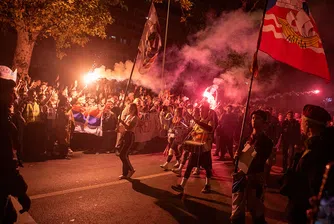 Сблъсъци между протестиращи и привърженици на Вучич в сръбската столица