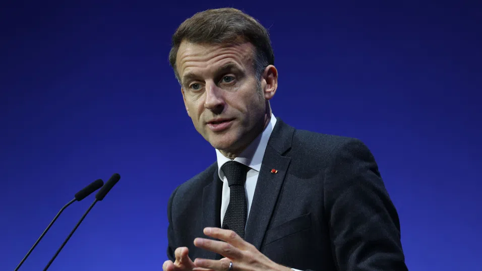 Кампанията на Макрон срещу фалшивите новини среща съпротива от десни медии