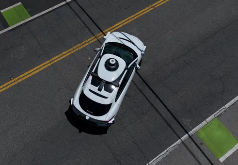 (Не)любезният Jaguar: Автономните коли на Waymo вече се държат като таксиметрови шофьори