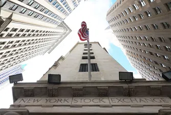 Индексът на волатилността на Cboe, или VIX, спада до около 18 пункта, след скок в понеделник