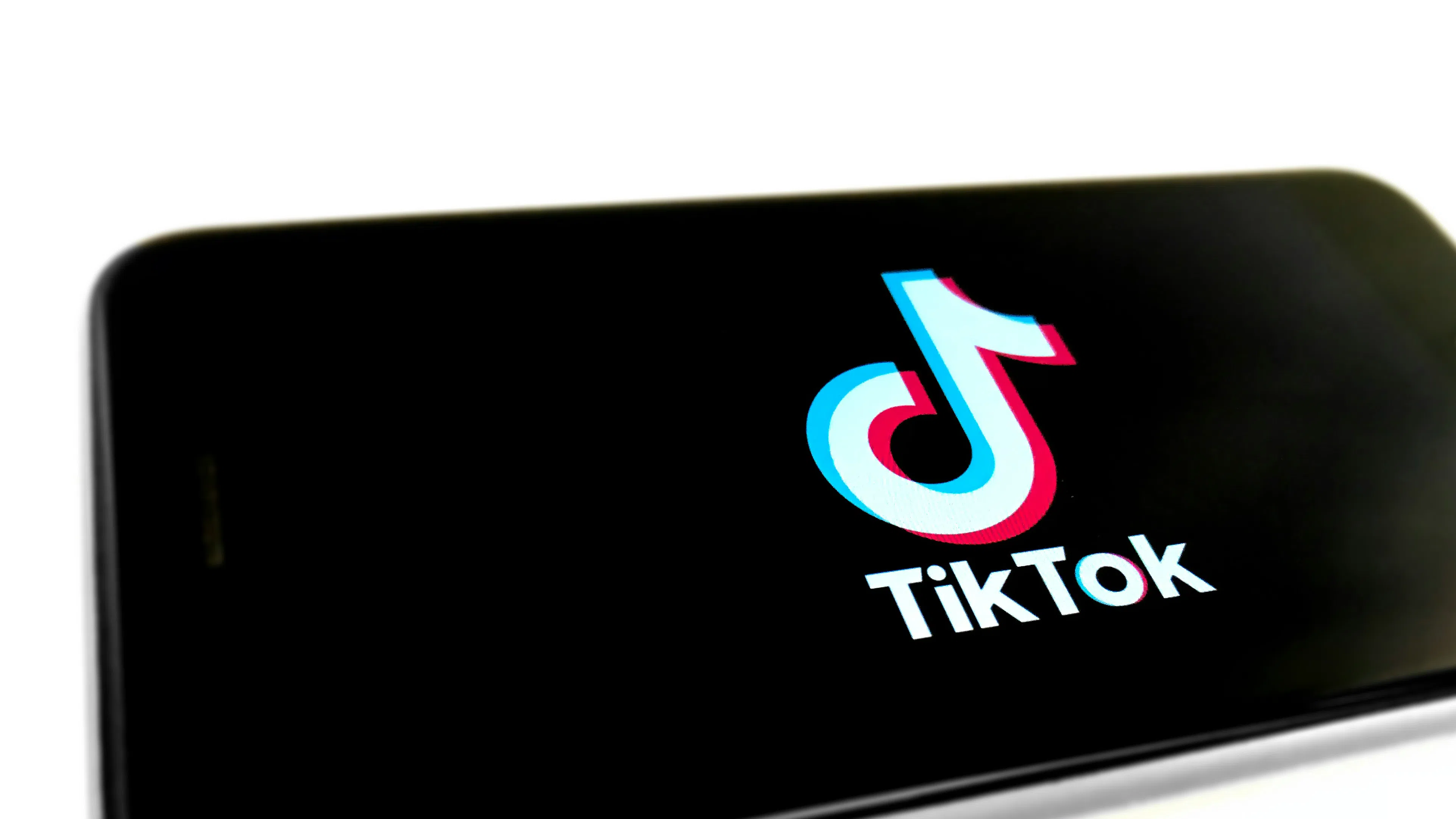 След забраната на TikTok телефони с инсталираното приложение се продават на цената на кола