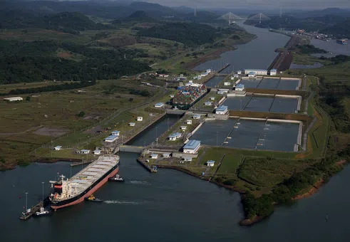 Китай засилва заплахите си заради решението за Панамския канал