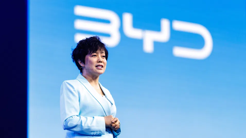 Вицепрезидентът на BYD: Бързото зареждане и европейските фабрики са ключови за EV състезанието