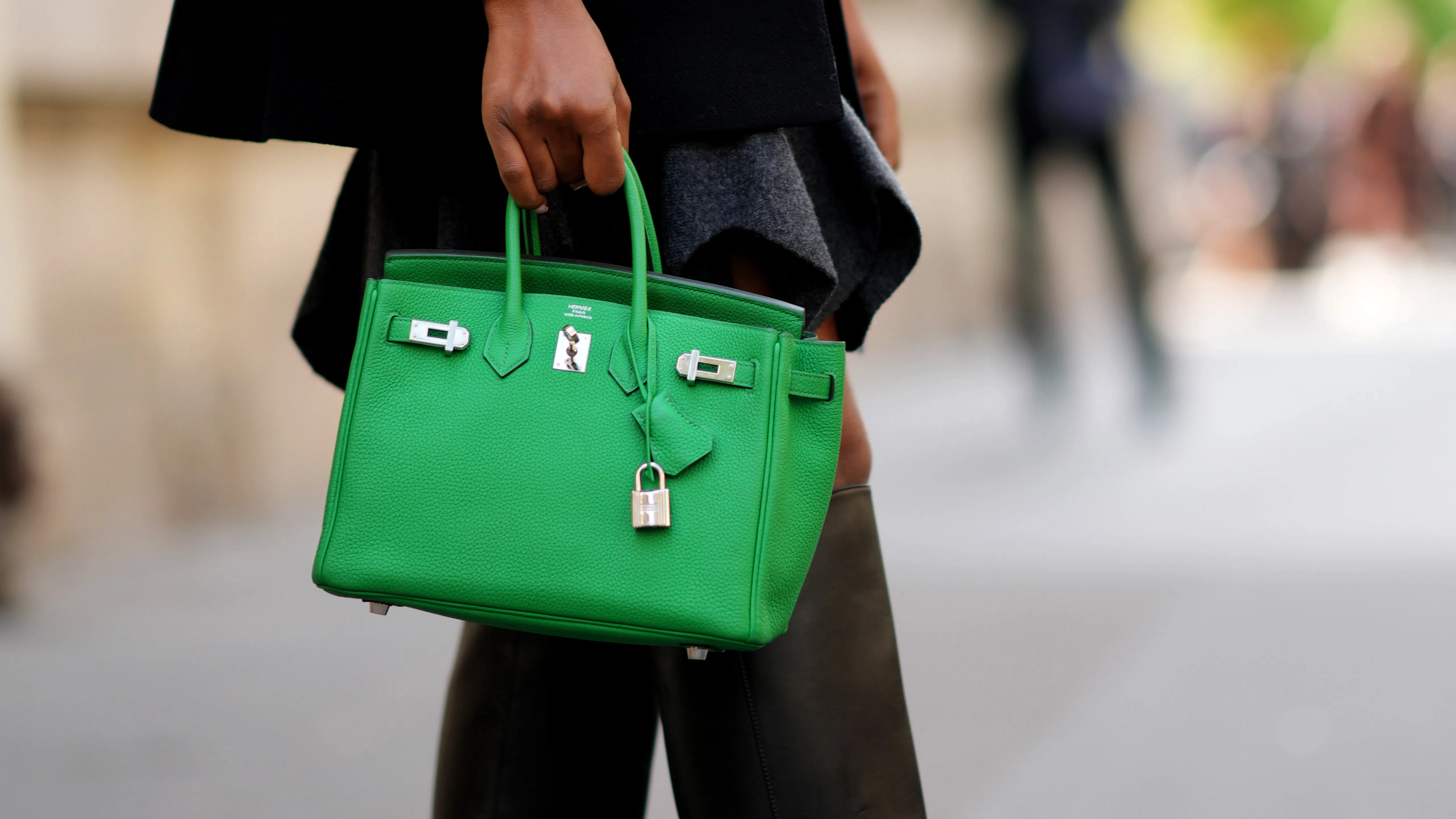 Оригиналната чанта Birkin беше продадена за рекордните 8,6 млн. евро на търг в Париж