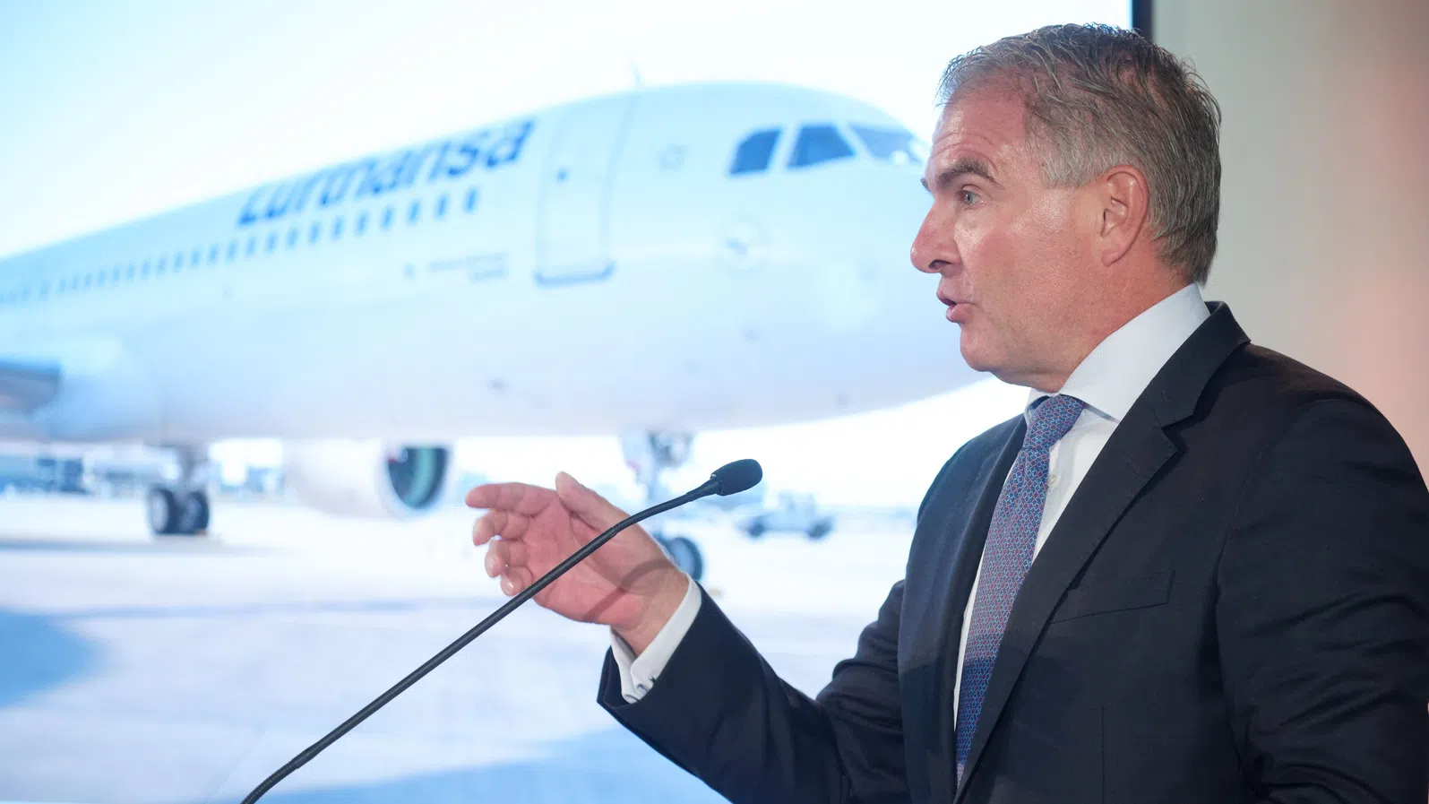 „Mr. Lufthansa”: Карстен Шпор не изпуска фокуса към растеж в турбулентни времена за авиоиндустрията