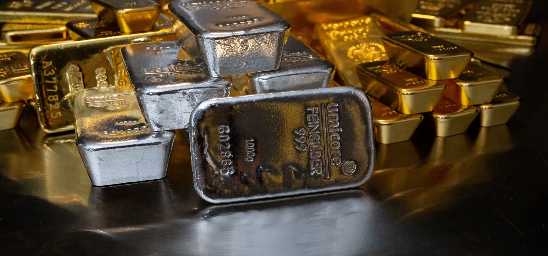 Войната в Близкия изток блокира глобалните потоци на злато и сребро