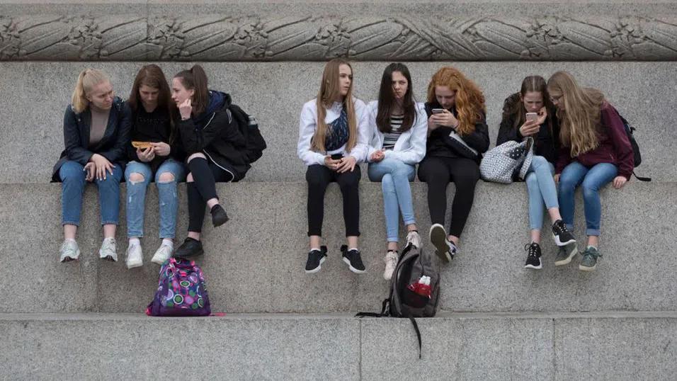 Успешна ли е първата в света забрана на социалните мрежи за деца под 16 години три месеца след въвеждането ѝ?